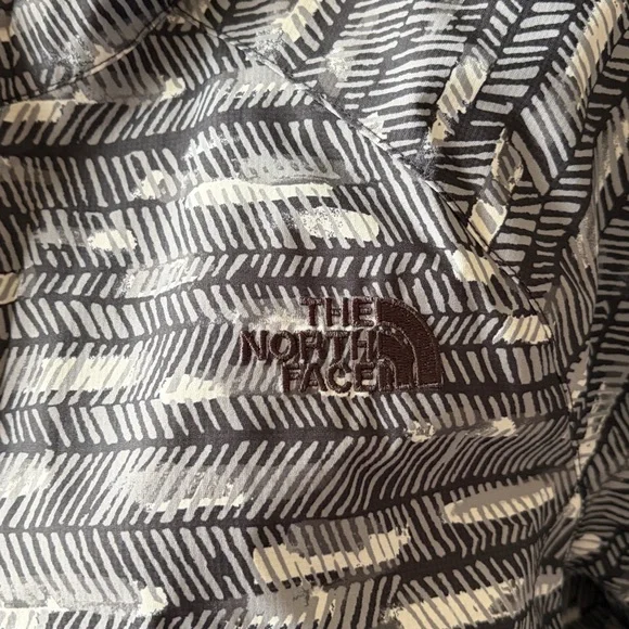 Ladies The North Face Rain Jacket - Picture 2 of 12